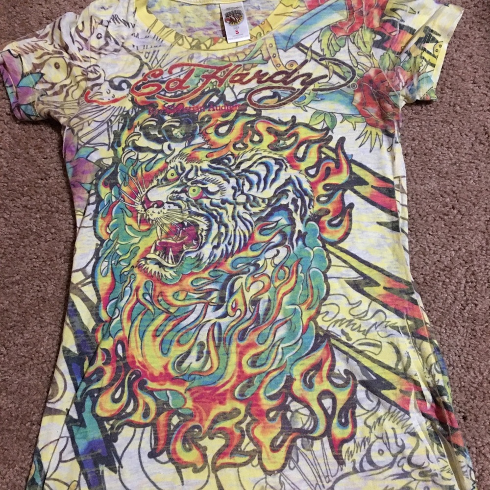 Woman’s Ed Hardy short sleeve shirt.